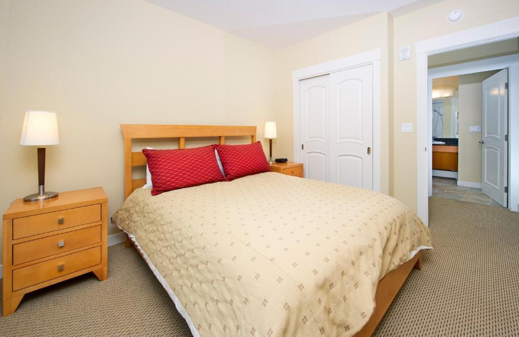 One-Bedroom Suite with Kitchenette